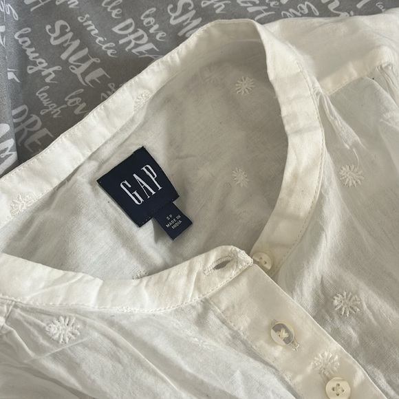 NWOT Gap Top - Picture 3 of 3